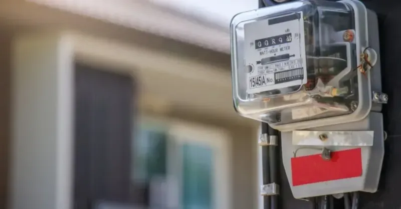 <p>Bu düzenleme, tüketicilerden ziyade, işletme sahipleri ve kamu kurumlarını daha yakından ilgilendiriyor. Özellikle küçük işletme sahipleri, bu artışların maliyetlerini yükselteceğini ve rekabet güçlerini zayıflatabileceğini düşünüyor.</p>
<p>Ölçü aletlerinin yasal zorunluluklar doğrultusunda periyodik olarak muayene ettirilmesi gerekiyor. Muayene ücretlerindeki artış, işletmelerin maliyetlerini artıracağından, bu durumun fiyatlara yansıyabileceği unutulmamalıdır. Muayene edilen ölçü aletlerinin doğru ve güvenilir ölçüm yapması, hem tüketiciler hem de işletmeler için önemlidir.</p>