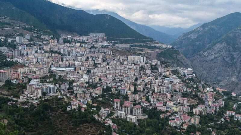 <p>Artvin'de vatandaşların büyük bir merakla araştırdığı konulardan birisi de en belalı semtlere yönelik oldu. ''Artvin'in en belalı mahalleleri neresi?'' sorusunun yanıtı vatandaşların dikkatini çekti. </p>