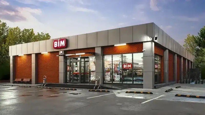 <ul>
<li><span>Dienni 4 Kapaklı Çekmeceli Dolap 2.499 TL</span><br /><span></span></li>
<li><span>3 Kişilik Gölgelikli Salıncak 11.999 TL</span></li>
<li><span>Polo Yaka Tişört 329 TL<br /></span></li>
<li><span>Kısa Kol Gömlek 599 TL</span></li>
<li><span>Dynamic Otomatik Katlanabilir Çocuk Çadırı 1.499 TL</span></li>
<li><span>Tek Fiyat Mutfak Gereçleri 99 TL</span></li>
</ul>