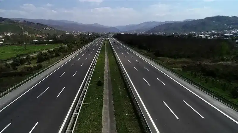 <p>Trabzon-Rize Yolu (100. Yıl Geri Dönüş Kavşağı Mevkii)</p>
<p>Burdur-Antalya Yolu</p>
<p>Çanakkale-Çan Yolu</p>