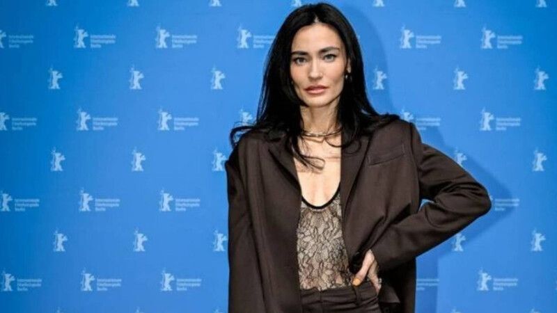 <p>O anlarını sosyal meyda hesabı üzerinden paylaşan Saadet Işıl Aksoy <span>Paylaşımına; "Yüzümdeki o şok ifadesi ve sonrasında gelen huşu" notunu düştü. </span></p>