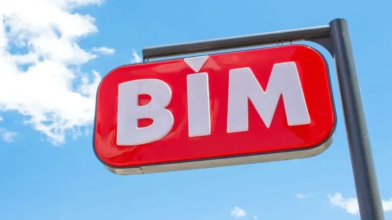 <p>Kumtel Beyaz Cam Ankastre Set 9.250 TL</p>
<p>Kumtel Siyah Cam Ankastre Set 8.690 TL</p>
<p>Range Vantilatör 1.390 TL</p>
<p>Arnica Tesla Plus Toz Torbasız Süpürge 5.490 TL</p>
<p>Philips Buhar Kazanlı Ütü 4.390 TL</p>
<p>Büyük Boy ABS Valiz 779 TL</p>
<p>Orta Boy ABS Valiz 689 TL</p>
<p>Küçük Boy ABS Valiz 589 TL</p>
<p>Hambez Elbise 299 TL</p>
<p>Kadın / Erkek İnce Kot Pantolon 279 TL</p>
<p>Kadın / Erkek Şort Takım 289 TL</p>
<p>Kadın Dokuma Viskon Pantolon 199 TL</p>
<p>Erkek Kargo Şort 329 TL</p>
<p>Polo Pike Tişört 329 TL</p>
<p>Ev Elbisesi 199 TL</p>
<p>Kadın Askılı Şort Takım 319 TL</p>
<p>Safari Şapka 139 TL</p>
<p>Kadın Dantel Desenli Terlik 89 TL</p>