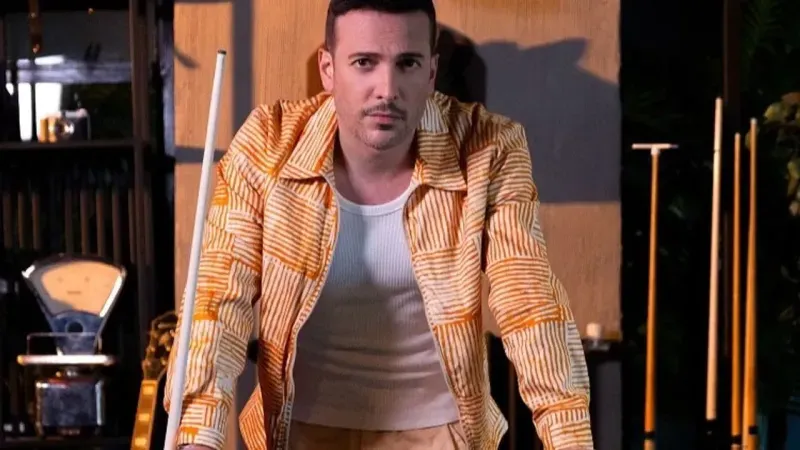 <p><span>Hürriyet'in haberine göre Oğuzhan Koç, 4+1 özellikli doğayla iç içe bir villaya yatırım yaptı. Prestijli konut projeleri arasında yer alan ve son dönemde birçok ünlü ismin de tercih ettiği bu özel sitedeki villanın, yaklaşık 65 milyon TL değerinde olduğu ifade ediliyor.</span></p>