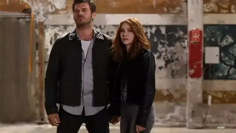 Elçin Sangu 'Kıvanç Tatlıtuğ' sorusuna yanıt verdi! 'Lanet gibi' dedi!