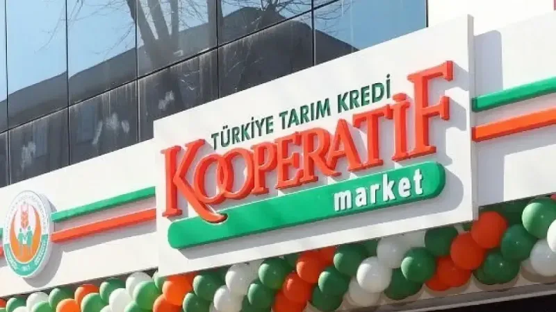 <p>Tarım Kredi Kooperatif Market ağustos ayı indirimleri devam ediyor. Tarım Kredi Kooperatif kataloğunda somon balığı, dana kangal sucuk, dana kavurma, peynir çeşitleri, tuvalet kağıdı gibi ürünler raflardaki yerini aldı. Peki, Ağustos ayına özel Tarım Kredi Marketler'de bu hafta neler var, hangi ürünler indirime girdi?</p>