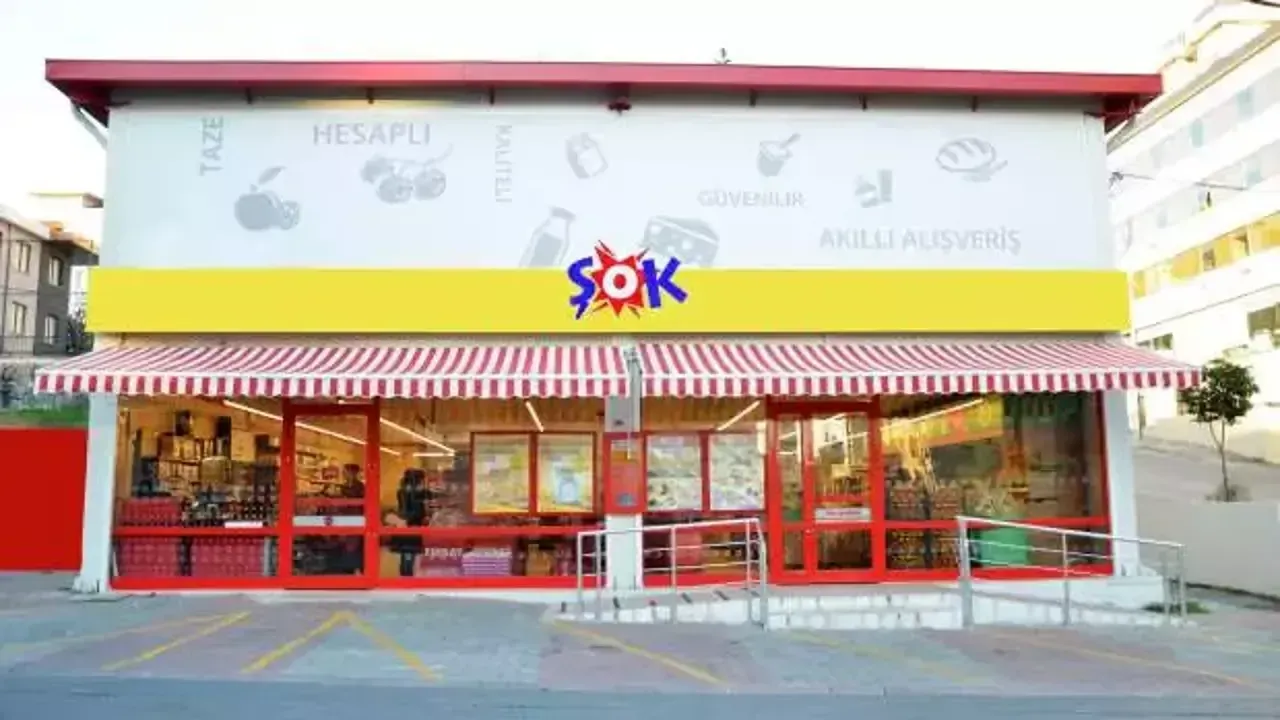 <p><span>4'lü Paşabahçe Timeless Su Bardağı 299 TL, 2'li Paşabahçe Timeless Fincan 149 TL, Paşabahçe Timeless Servis Tabağı 199 TL, 4'lü Paşabahçe Timeless Kase 179 TL, 4'lü Paşabahçe Timeless Meşrubat Bardağı 299 TL, Paşabahçe Timeless 12 Parça Çay Seti 449 TL, 2'li Paşabahçe Timeless Tatlı Tabağı 100 TL, Paşabahçe Timeless Cam Kapaklı Karaf 149 TL ve Paşabahçe Timeless Sürahi 249 TL </span></p>