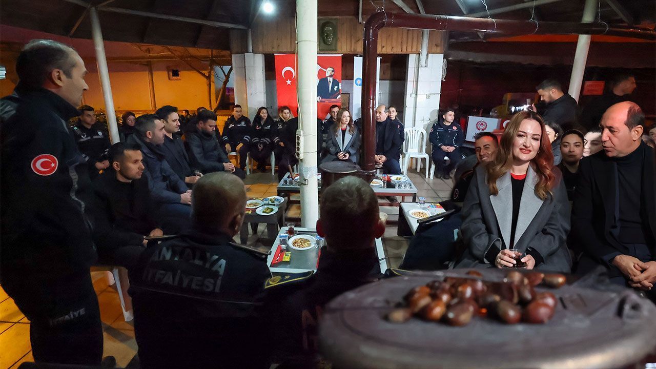 Antalya Büyükşehir Belediyesi Başkan Vekili Özdemir, 2026 yılını itfaiye personeli ile karşıladı