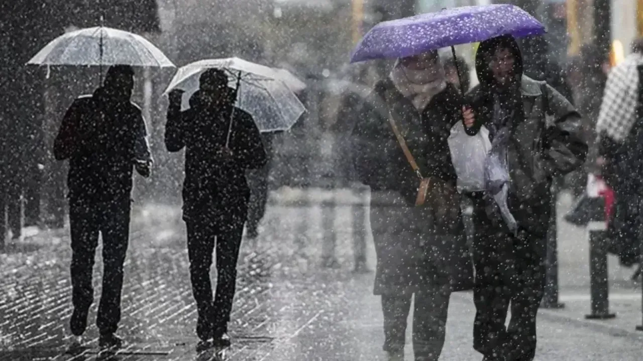 Antalya'da gök gürültülü sağanak yağış bu ilçeleri esir alacak!