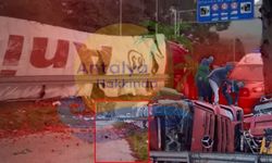 Antalya'da domates yüklü TIR devrildi!