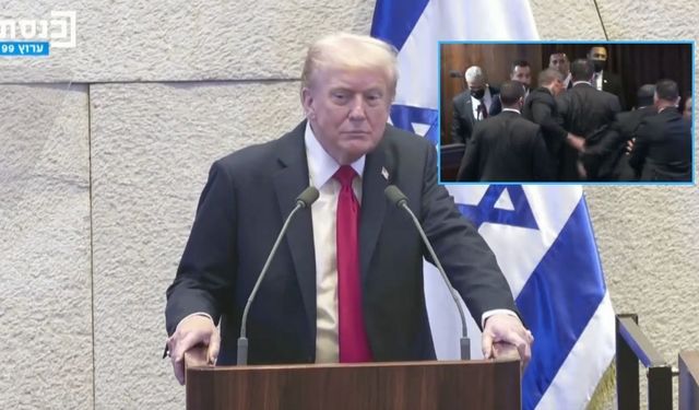 Trump’ı protesto ettikleri için meclisten kovuldular! İşte o anlar