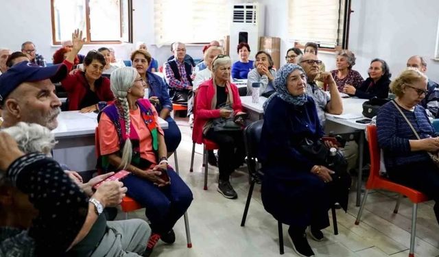 Antalya’da 60 yaş üstü teknolojiyle buluşuyor