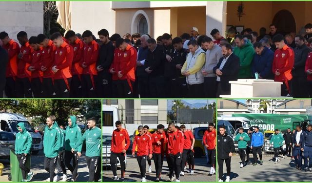 Antalya'da kamp yapan takımlar namazda buluştu