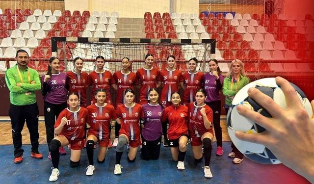 Kepez'de Kadın Hentbol Takımı son 6 maçı kazanarak adını duyurdu