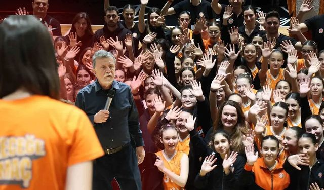 Antalya'da voleybolcular kariyer yolculuklarını paylaştı