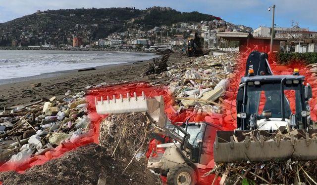 Antalya Alanya'da sahil atıklarla doldu!