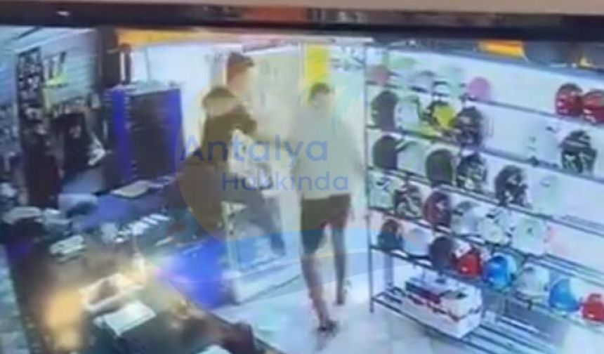 Antalya Lara’da Şok Olay: Atatürk Stickerine Saygısızlığa Uçarak Cevap Verdi!