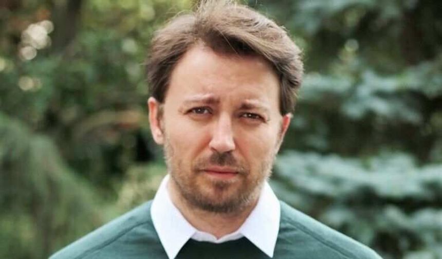 Oyuncu Tolga Güleç ve spiker sevgilisi Öykü Cengiz nişanlandı!